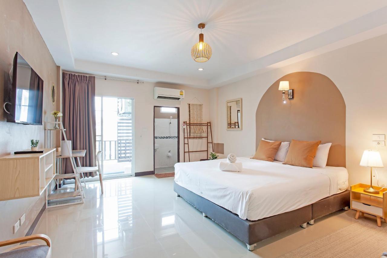 Cozzi By Grand Airport छात्रावास